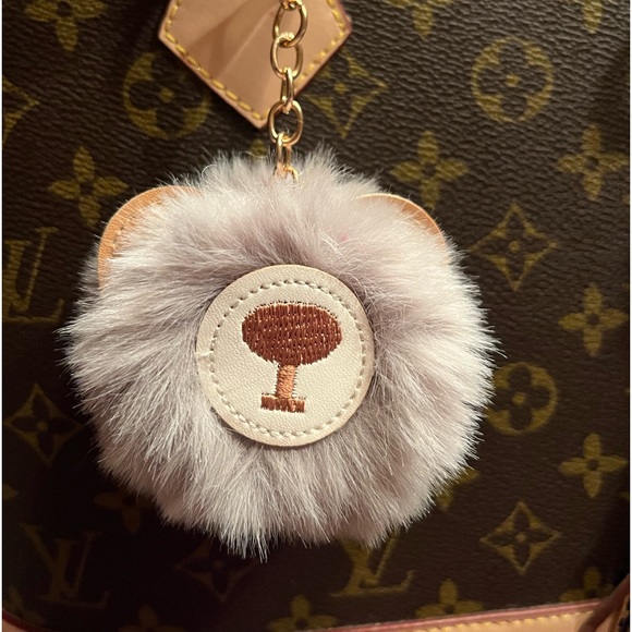 Adorable purse bag charm BEAR grey pom gold hardware clip on bag - Picture 3 of 3